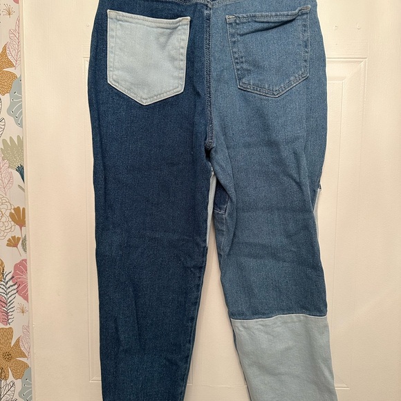 Hollister Patch High-Rise Jeans - Picture 2 of 3